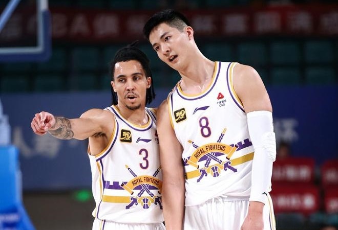 包含贵州男篮成功实现连胜，胜利势头愈发强劲带领球队迈进的词条